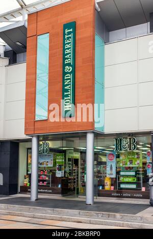 Außenansicht von Holland und Barrett Health Food Shop, Ayr Central Shopping Centre, Ayr, Schottland, Großbritannien Stockfoto