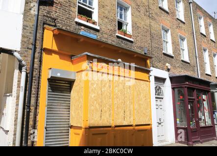 Das beliebte Frühstücksclub-Café in der Camden Passage, an Bord, in Islington, im Norden Londons, an Bord während der Sperrung der Coronavirus-Pandemie, Großbritannien Stockfoto