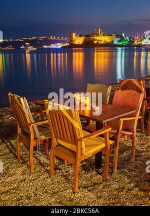 Strandrestaurant am Abend, Bodrum, Türkei Stockfoto