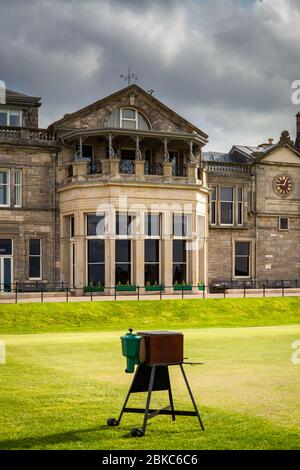 12065s-f Club House und Golfball Washer, St Andrews Golfplatz, St Andrews, Fife, Schottland Stockfoto