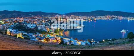 Nacht Blick auf die Bucht und das Stadtbild von Bodrum, Türkei Stockfoto