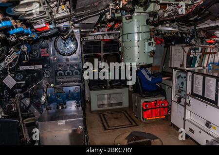 Das Kontrolldeck mit einem Periskop auf HMAS Onslow, Sydney, Australien Stockfoto