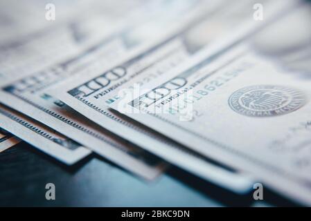 Nahaufnahme der amerikanischen Bargeld-Dollar. Einhundert Dollar-Banknoten. Stockfoto