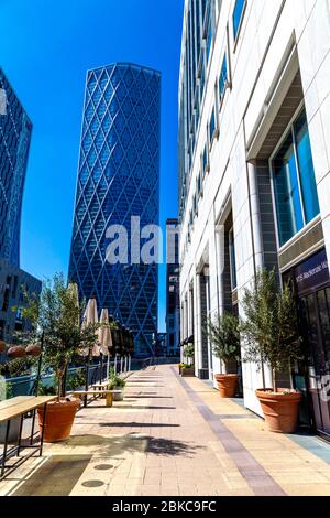 25. April 2020 Canary Wharf, London, UK - Restaurants und Bars während des Coronavirus-Ausbruchs und der Sperrung geschlossen Stockfoto
