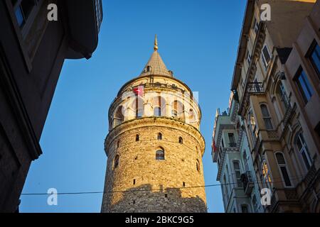 Der Galata-Turm ist eine der meistbesuchten Touristenattraktionen Istanbuls. Stockfoto