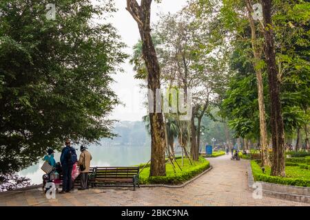 Park rund um Hoan Kiem See, Hanoi, Vietnam Stockfoto