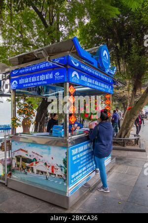 Ticketschalter, elektrische Bushaltestelle, Hoan Kiem Bezirk, Hanoi, Vietnam Stockfoto