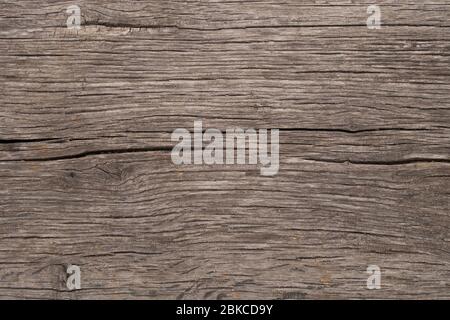 Die Textur von natürlichem Holz. Sehr alte verwitterte Kiefernoberfläche. Kreativer Vintage-Hintergrund. Stockfoto