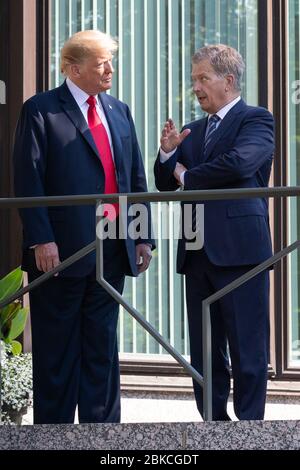 Am 16. Juli 2018 traf sich Präsident Donald Trump mit dem finnischen Präsidenten Sauli Niinistö in der Mäntyniemi Residence in Finnland während eines diplomatischen Besuchs in Europa. Stockfoto