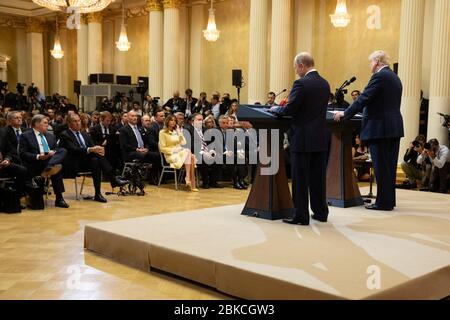 First Lady Melania Trump schließt sich Präsident Donald J. Trump während einer gemeinsamen Pressekonferenz mit dem russischen Präsidenten Wladimir Putin am 16. Juli 2018 an. Stockfoto