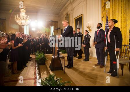 Präsident Donald J. Trump verleiht die Medaille der Valor am 27. Juli 2017 Foto des Tages: 7/28/17 Stockfoto