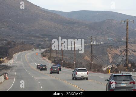 Präsident Donald J. Trumps Autokolonne fährt am Samstag, den 17. November 2018, entlang des Pacific Coast Highway zu den verbrannten Hängen in Malibu, Kalifornien, die vom Woolsey-Feuer verwüstet wurden. Präsident Donald J. Trump reist nach Kalifornien Stockfoto