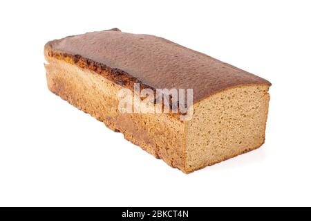 Traditionelles litauisches Roggenbrot (dunkles Brot) Laib auf weißem Hintergrund isoliert Stockfoto