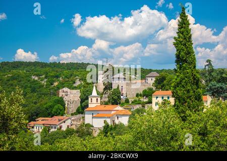 Trsat Burg auf einem Hügel in Rijeka, Kroatien Stockfoto