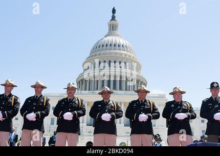 Präsident Donald J. Trump nimmt am 38. Jährlichen Nationalen Friedensoffiziersgedenkendienst am Mittwoch, 15. Mai 2019, im US-Kapitol in Washington, D.C. 38. Jährlichen Nationalen Friedensoffiziersgedenkendienst Teil Stockfoto