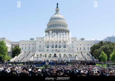 Präsident Donald J. Trump nimmt am 38. Jährlichen Nationalen Friedensoffiziersgedenkendienst am Mittwoch, 15. Mai 2019, im US-Kapitol in Washington, D.C. 38. Jährlichen Nationalen Friedensoffiziersgedenkendienst Teil Stockfoto