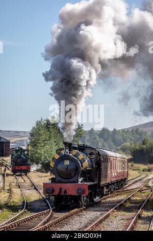 Hunslet 0-6-0ST No.1873 Jessie nähert sich Furnace Sidings auf dem Pontypool und Blaenavon Eisenbahn während ihrer Herbst Dampf Gala Stockfoto