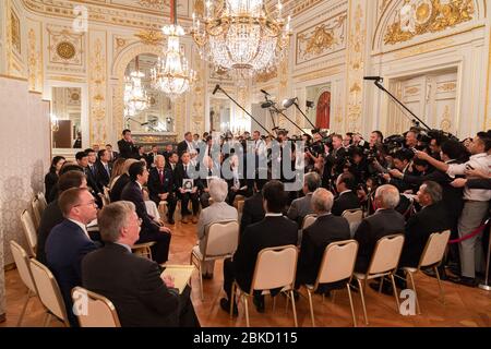 Am 27. Mai 2019 hielt Präsident Donald Trump eine gemeinsame Pressekonferenz mit dem japanischen Premierminister Shinzo Abe im Akasaka-Palast in Tokio ab, in der er die Beziehungen zwischen den USA und Japan und wichtige internationale Angelegenheiten erörterte. Stockfoto
