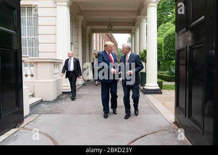 Am 4. Juni 2019 wurde Präsident Donald J. Trump von Prince Andrew vor dem St. James’s Palace in London begrüßt, bevor er im Rahmen seines offiziellen Staatsbesuchs in Großbritannien zur 10 Downing Street ging. Stockfoto