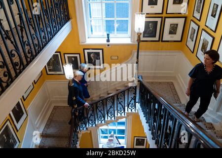 Präsident Donald J. Trump kommt am Dienstag, den 4. Juni 2019, in der Downing Street 10 in London an und wird von der britischen Premierministerin Theresa May begrüßt. Präsident Trump in der Downing Street Nr. 10 Stockfoto