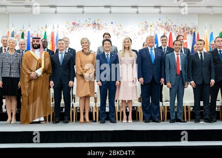 Präsident Donald J. Trump nimmt am 29. Juni 2019 auf dem G20-Gipfel in Osaka, Japan, an einer Veranstaltung zur Stärkung der Frauenrechte Teil, bei der die Unterstützung der USA für die Gleichstellung von Frauen und Männern und die wirtschaftliche Stärkung der Frauen weltweit hervorgehoben wird. Stockfoto