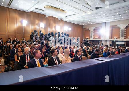 Präsident Donald J. Trump hält am 29. Juni 2019 eine Pressekonferenz im Imperial Hotel Osaka ab, nachdem er am G20 Japan Summit teilgenommen hatte. Im Mittelpunkt des Gipfels standen globale Wirtschaftsfragen, Handel und internationale Zusammenarbeit. Stockfoto