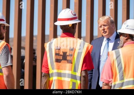 Präsident Donald J. Trump besucht das Grenzgebiet von Otay Mesa, Mittwoch, 18. September 2019, ein Viertel entlang der mexikanischen Grenze in San Diego, Kalifornien. Präsident Trump in Kalifornien Stockfoto