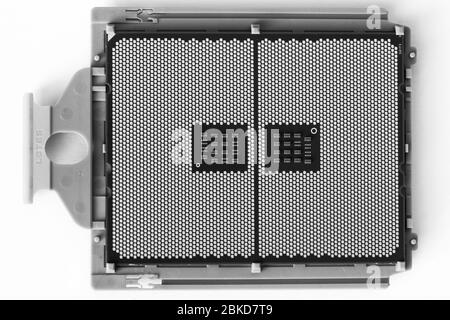 Der Prozessor ist ein kleiner Chip, der in Computern und anderen elektronischen Geräten steckt Stockfoto