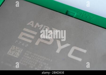 Der Prozessor ist ein kleiner Chip, der in Computern und anderen elektronischen Geräten steckt Stockfoto