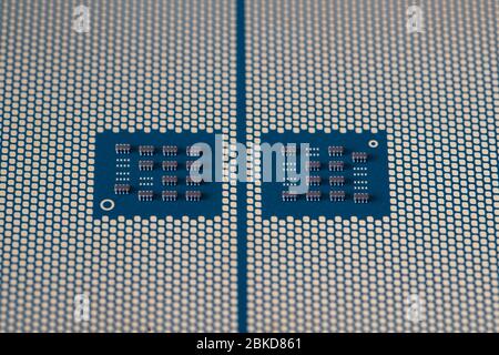 Der Prozessor ist ein kleiner Chip, der in Computern und anderen elektronischen Geräten steckt Stockfoto