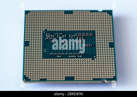 Der Prozessor ist ein kleiner Chip, der in Computern und anderen elektronischen Geräten steckt Stockfoto