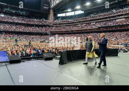 Am 22. September 2019 begleitete Präsident Donald J. Trump den indischen Premierminister Narendra Modi während einer Kundgebung in Houston, Texas, um die starken Beziehungen zwischen den USA und Indien zu feiern. Stockfoto