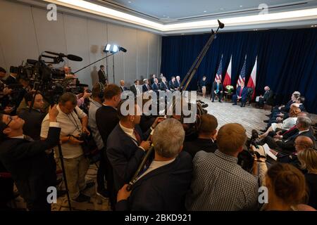 Präsident Donald J. Trump trifft sich mit dem polnischen Präsidenten Andrzej Duda zu einem bilateralen Gespräch am 23. September 2019 im InterContinental New York Barclay in New York City während der Generalversammlung der Vereinten Nationen (UNGA). Stockfoto