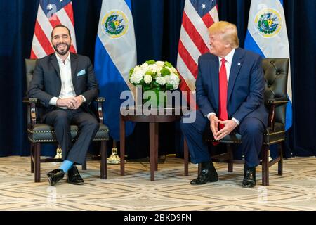 Präsident Donald Trump und Präsident von El Salvador Nayib Bukele halten am 25. September 2019 im InterContinental New York Barclay während der Generalversammlung der Vereinten Nationen (UNGA) ein bilaterales Treffen ab, um gemeinsame Interessen zu erörtern. Stockfoto