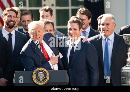 Präsident Donald J. Trump ehrt Mitglieder des Stanley Cup-Champions 2019 St. Louis Blues Dienstag, 15. Oktober 2019, im Rosengarten des Weißen Hauses. Präsident Trump begrüßt die Stanley Cup Champions 2019, die St. Louis Blues Stockfoto