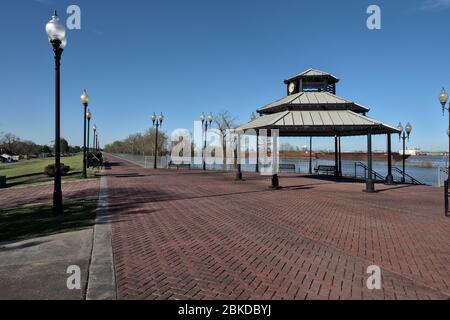 Der Blick auf den Water Heritage Trail an einem sonnigen Winternachmittag, Port Allen, Louisiana, USA Stockfoto