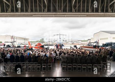 First Lady Melania Trump, zusammen mit Second Lady Karen Pence und United States Air Force Col. Terrence Adams, hält Bemerkungen bei einem militärischen Wertschätzung Veranstaltung Mittwoch, 30. Oktober 2019, in Joint Base Charleston, S.C. First Lady Melania Trump und Second Lady Karen Pence in South Carolina Stockfoto