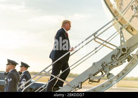 Präsident Donald J. Trump kommt am Austin-Bergstrom International Airport in Austin, Texas an Mittwoch, 20. November 2019, besteigen Air Force One für seinen Rückflug zur Joint Base Andrews, MD. Präsident Trump verlässt Texas Stockfoto