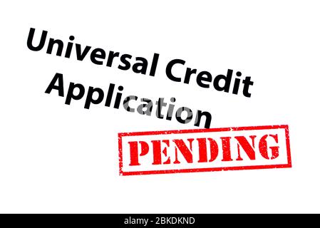 Universal Credit Application Überschrift mit einem roten AUSSTEHENDEN Stempel. Stockfoto