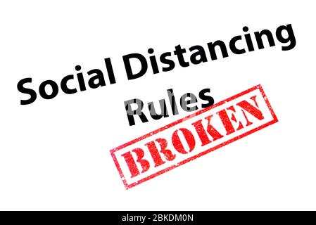Social Distancing Rules Überschrift mit einem roten GEBROCHENEN Stempel. Stockfoto