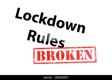 Sperrregeln mit einem roten, GEBROCHENEN Stempel. Stockfoto