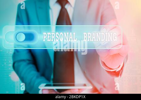 Schreiben Sie einen Hinweis mit persönlichem Branding. Geschäftskonzept für die Praxis der Menschen Marketing sich Image als Marken Stockfoto