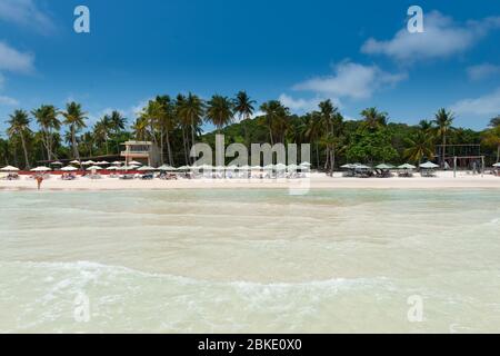 Leere Strandbetten Am Bai Sao Beach, Phu Quoc, Vietnam Stockfoto