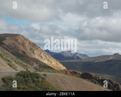 Blick auf die Denali Park Road im Denali Nationalpark in Alaska Stockfoto