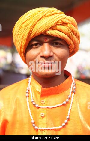 Indische Baba Swami Sadhu Holyman Saddhu vor dem Tempel Haridwar, Varanasi, Rishikesh, Indien (Photo Copyright © by Saji Maramon) Stockfoto