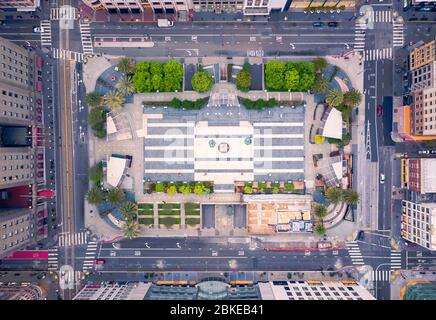 Luftaufnahme des leeren San Francisco Union Square während des Schutzhauses an Ort und Stelle aufgrund des Coronavirus Stockfoto