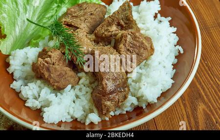 Rindfleisch Tipps auf Reis, zartes Rindfleisch Eintopf gekocht, südlichen Komfort-Essen. Stockfoto