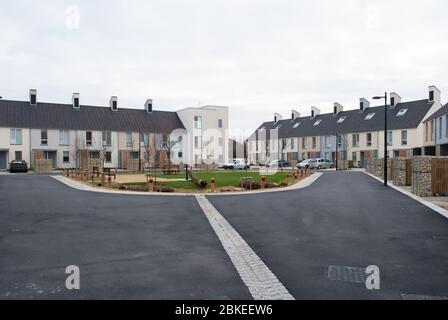 Moderne Dorfterrassen Reihenhaus Grand Designs Kevin McCloud Triangle Howse Garden, Swindon, Wiltshire SN21FP von Glenn Howells Luke Engleback Stockfoto