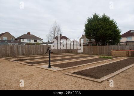 Moderne Dorfterrassen Reihenhaus Grand Designs Kevin McCloud Triangle Howse Garden, Swindon, Wiltshire SN21FP von Glenn Howells Luke Engleback Stockfoto