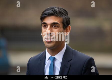 Datei Foto vom 06/04/20 von Kanzler Rishi Sunak, der aufgefordert wurde, ein "Lohnsubventionspaket" einzuführen, um die Kürzungszahlungen zu verjüngen, wenn Coronavirus Lockdown Maßnahmen gelockert werden und Unternehmen beginnen, sich zu erholen. Stockfoto